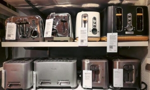 没人逛的家电大卖场，等来救兵