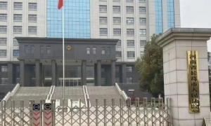 男子账户有大量比特币，两地警方介入，以不同罪名立案