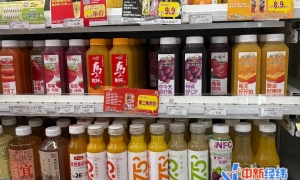 为啥“100%果汁”，配料表第一位是水？