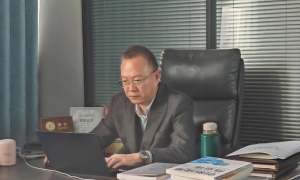 让众多科技成果从实验室走向市场，他说靠的是“坚持和死磕”