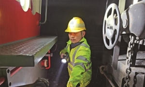 为钢轨“接骨”——包西线上的守护