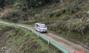 贵州凤冈：“流动医院”穿行山间 解山区老人看病之难