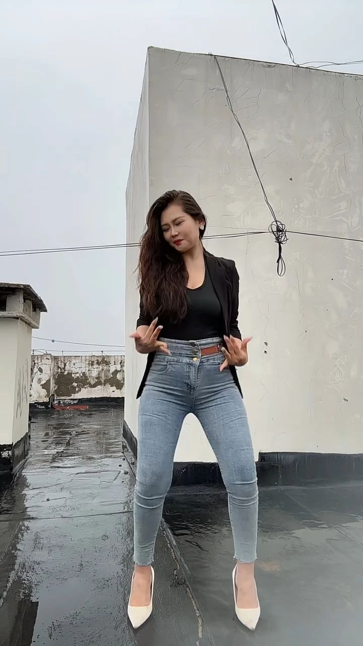 紧身牛仔搭配风格