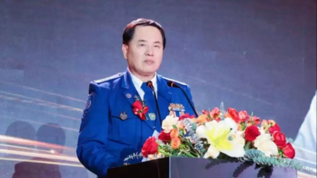  假外交官房文军