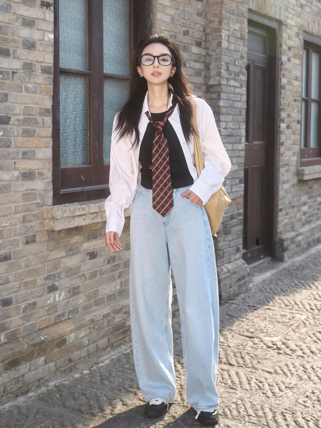 今年秋天流行“衬衫+阔腿裤”