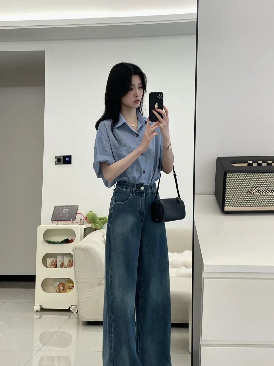 今年秋天流行“衬衫+阔腿裤”