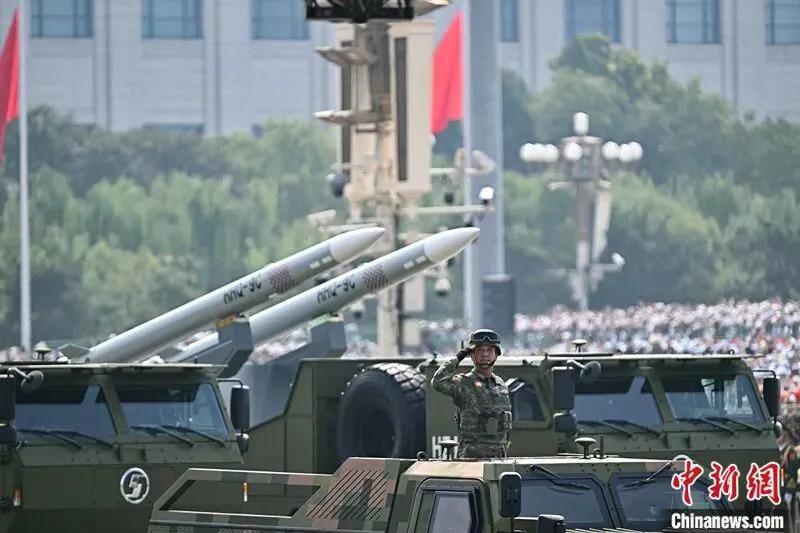 法新社镜头下中国阅兵的钢铁洪流，来了