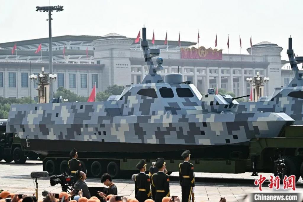 法新社镜头下中国阅兵的钢铁洪流，来了