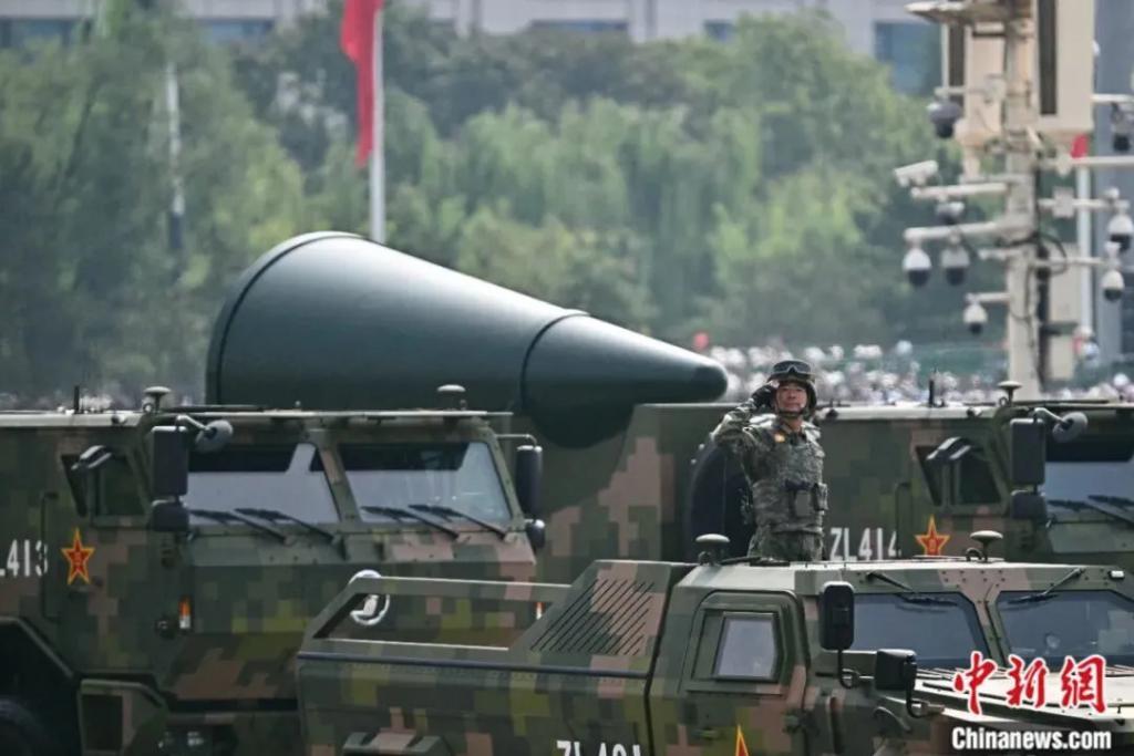 法新社镜头下中国阅兵的钢铁洪流，来了