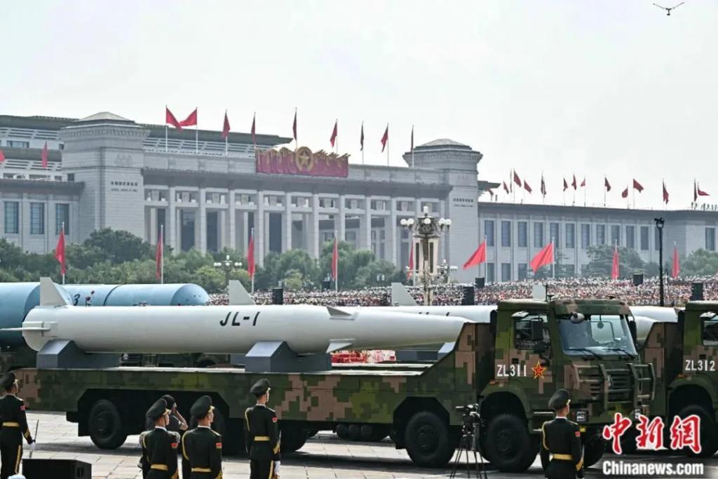 法新社镜头下中国阅兵的钢铁洪流，来了