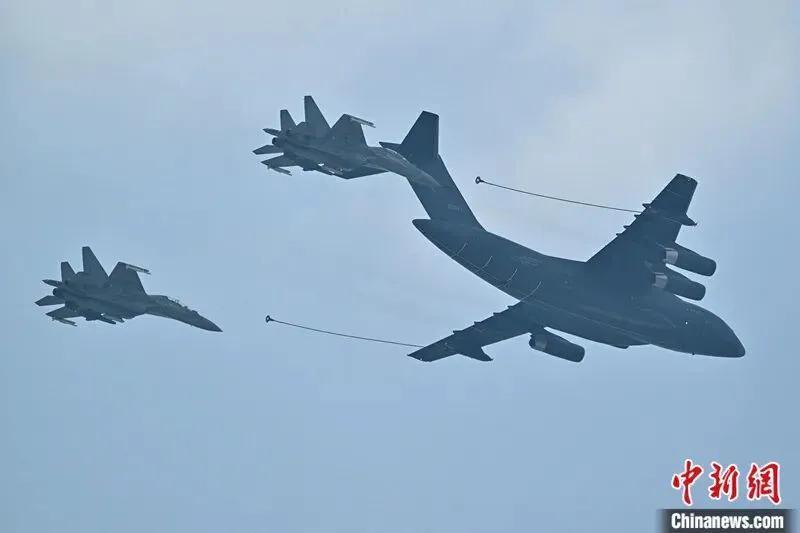 法新社镜头下中国阅兵的钢铁洪流，来了