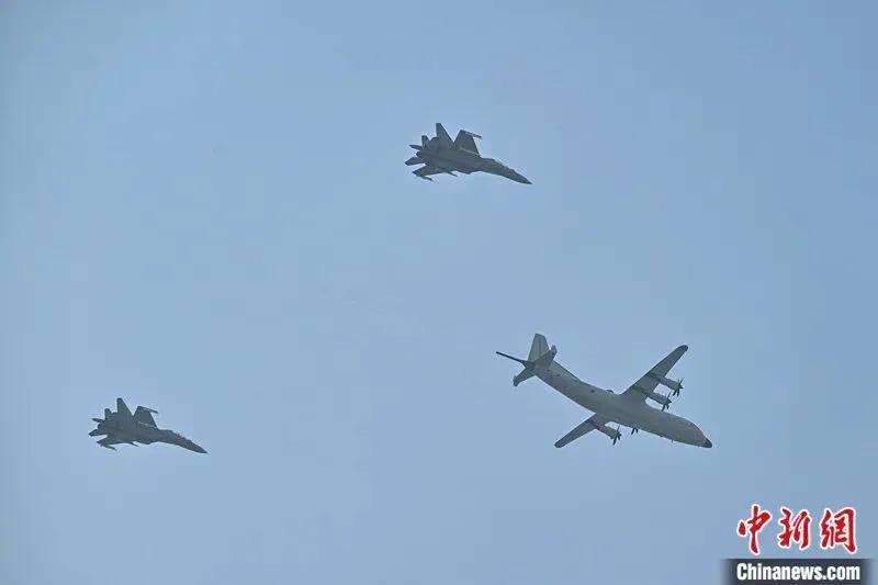 法新社镜头下中国阅兵的钢铁洪流，来了