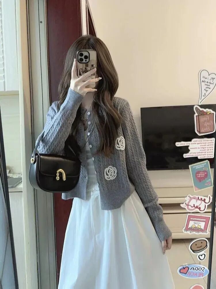 今年秋天流行“毛衣+长裙”