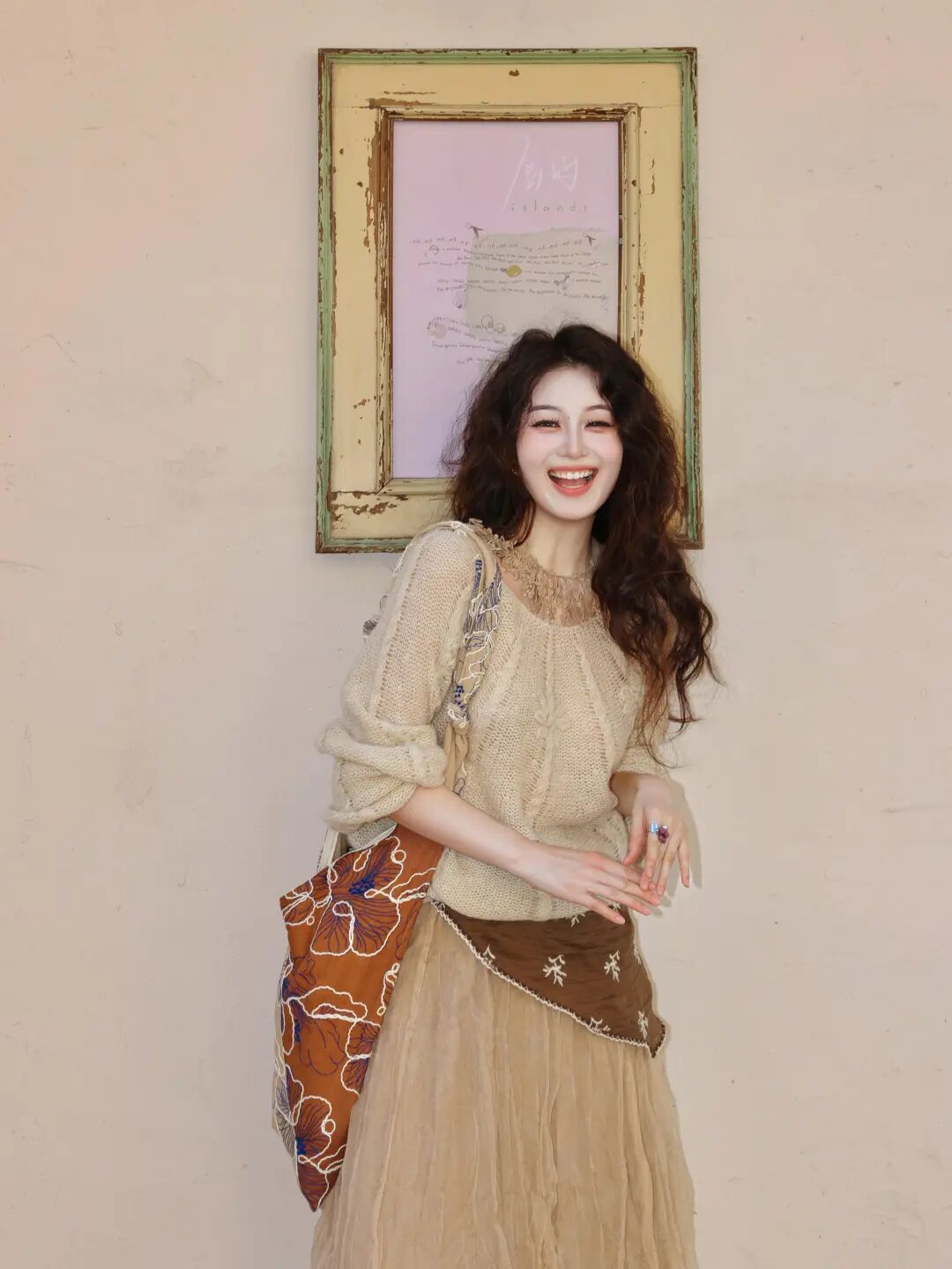 今年秋天流行“毛衣+长裙”