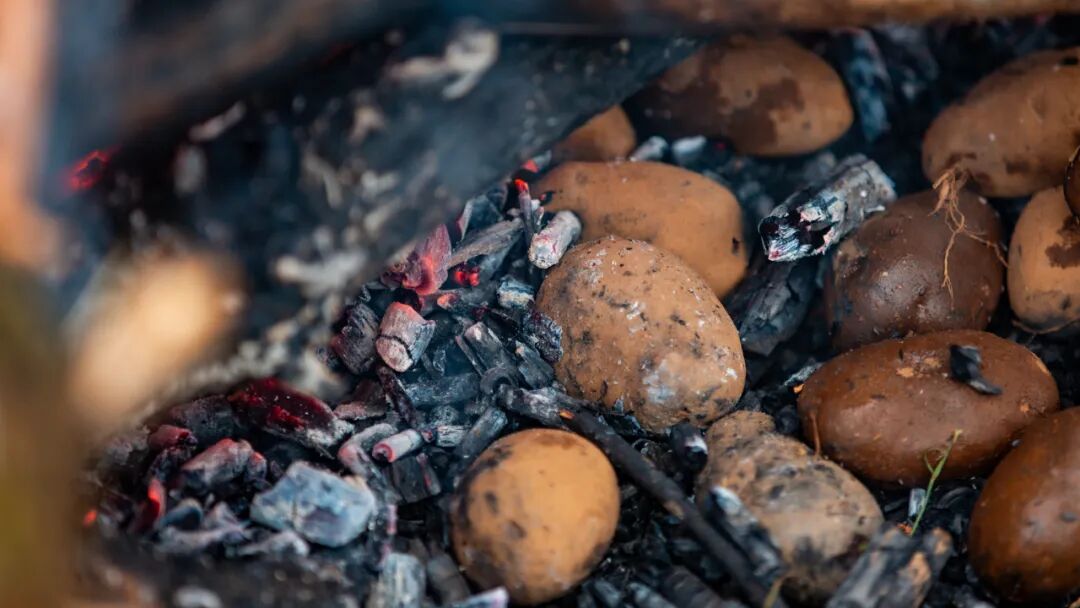 徒步火山村只有村民知晓的森林草甸
