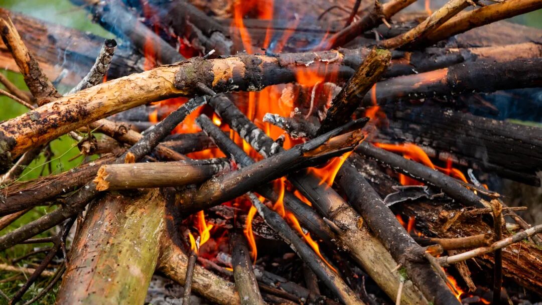 徒步火山村只有村民知晓的森林草甸