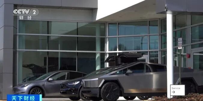 电子门把手失灵，孩子被困车内