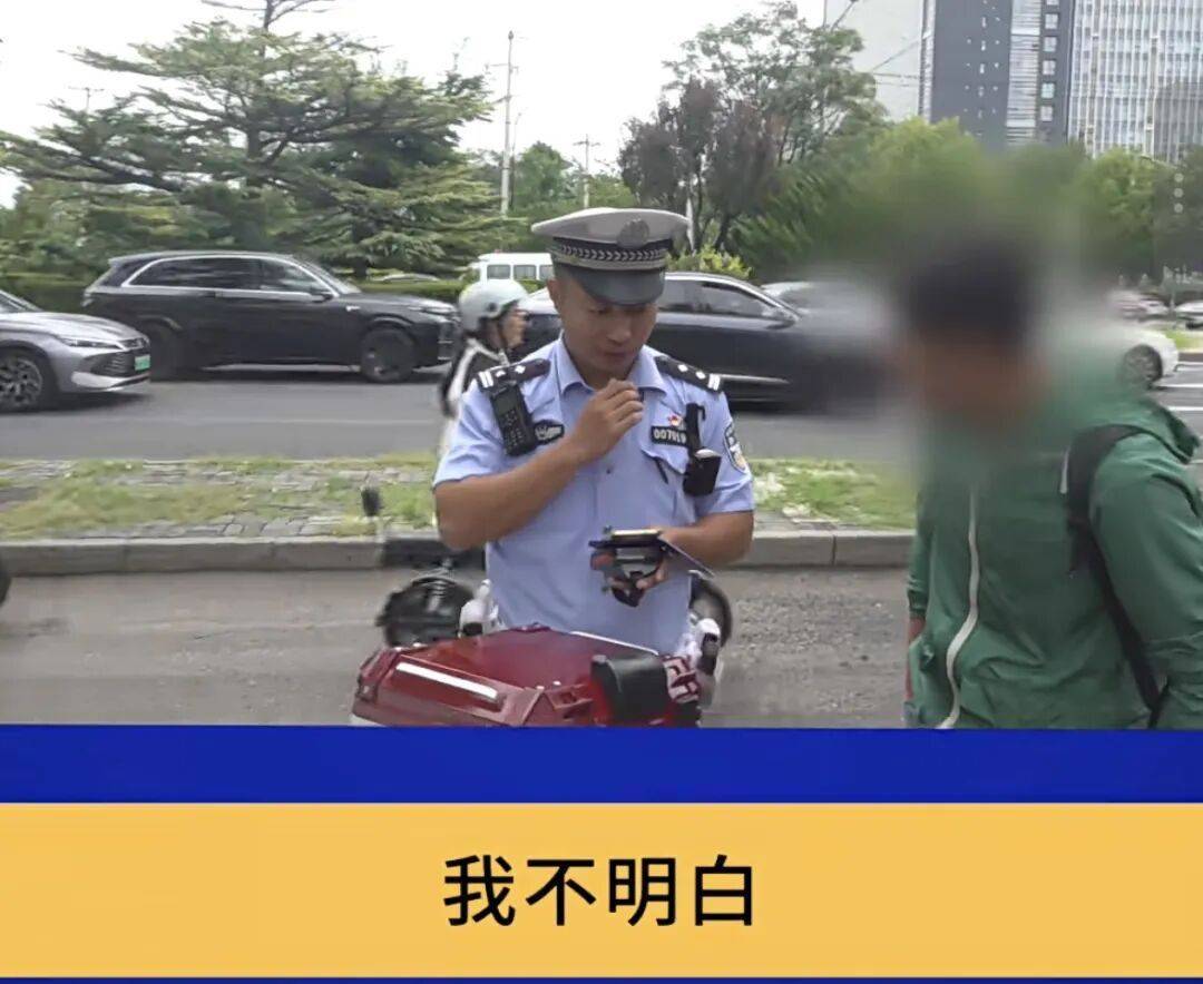 北京街头一驾驶员连怼交警！