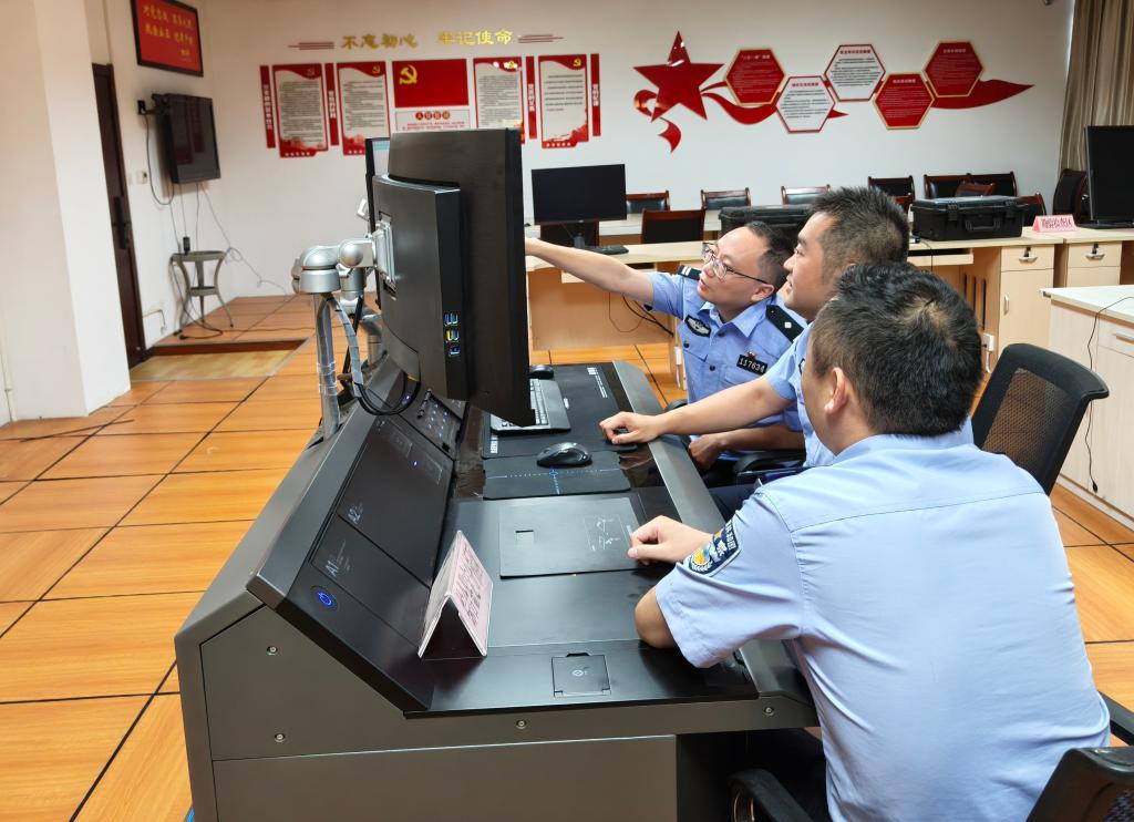 关注网络安全之二：换脸、代过、写代码……AI很“忙”，别当法“盲”