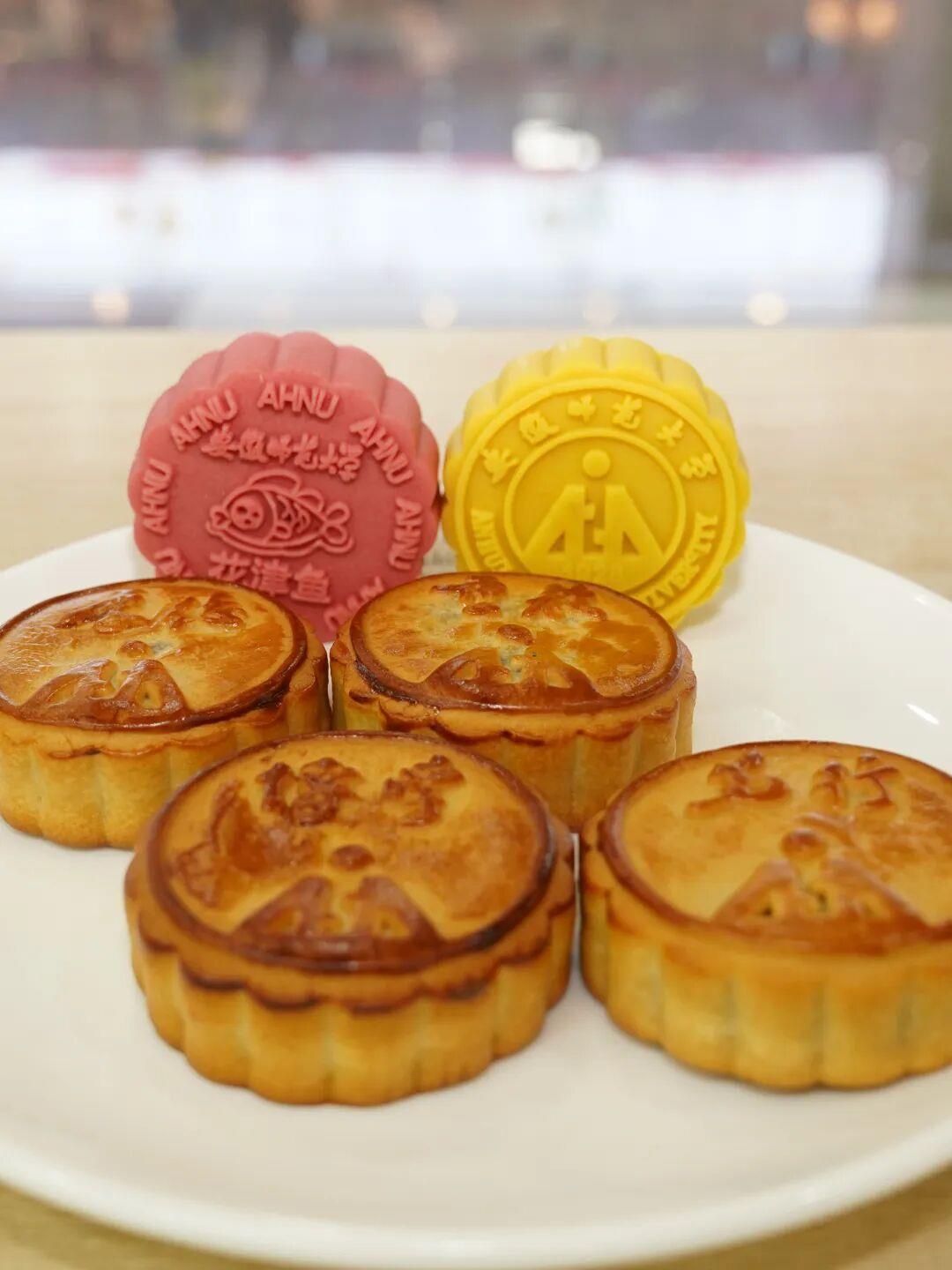 高校“低调”发放过节费