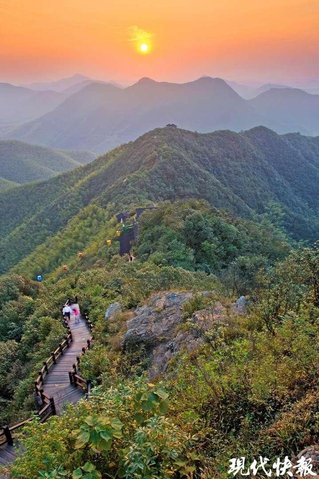 宝藏小城成游客“新宠”