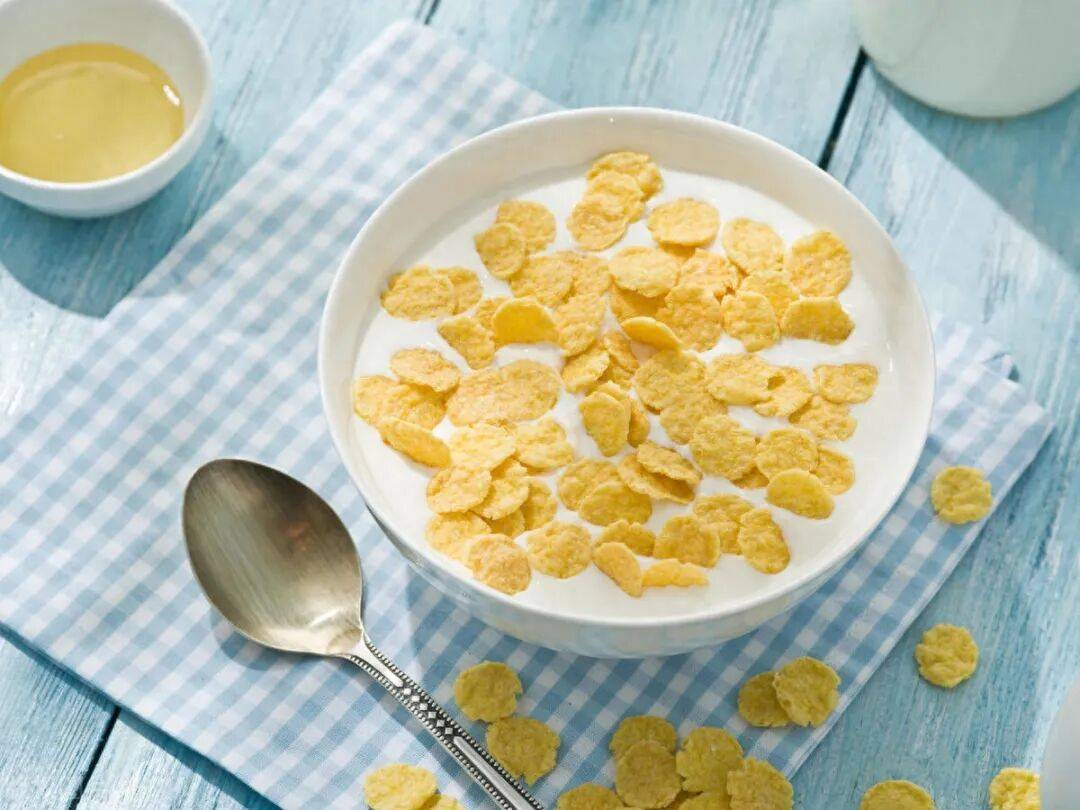 早上起床后，尽量少吃这5类早餐