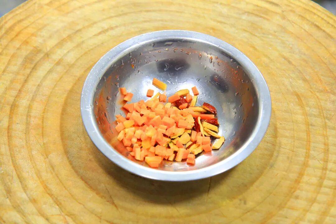 早上起床后，尽量少吃这5类早餐