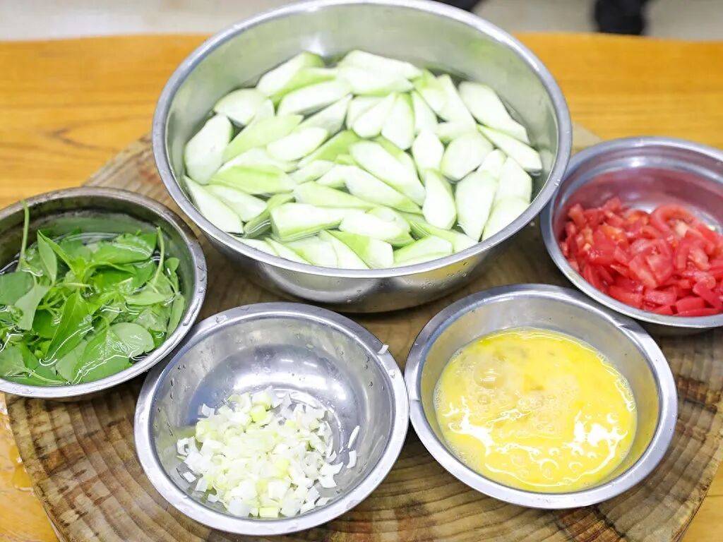 早上起床后，尽量少吃这5类早餐