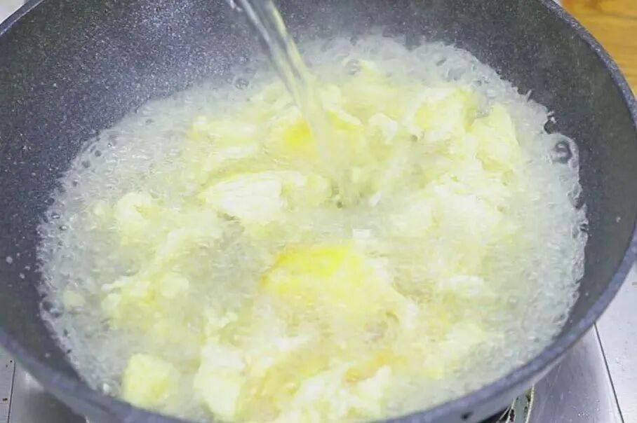 早上起床后，尽量少吃这5类早餐