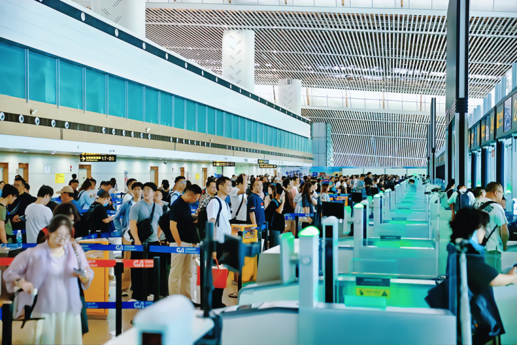  国庆中秋假期重庆江北国际机场热力全开