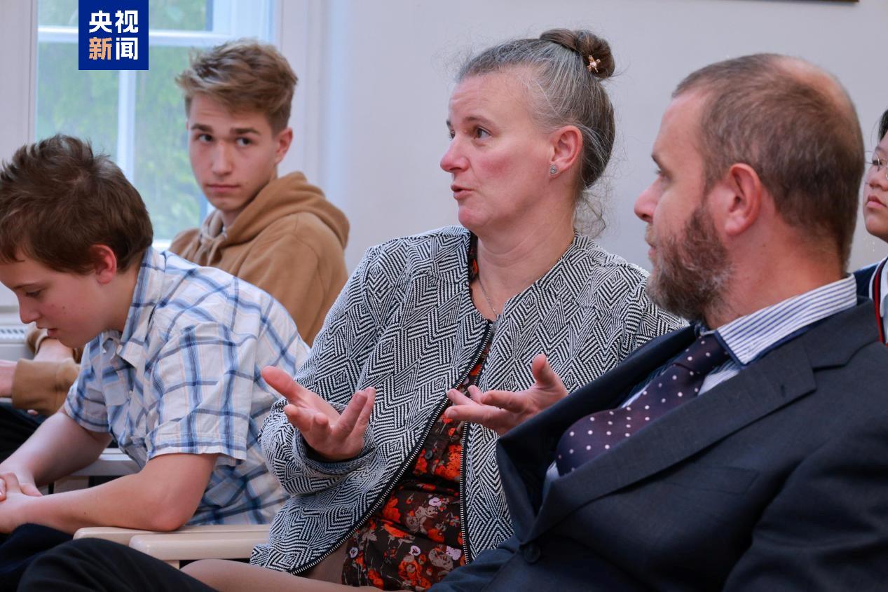 走进匈牙利天文台 点燃青少年航天梦