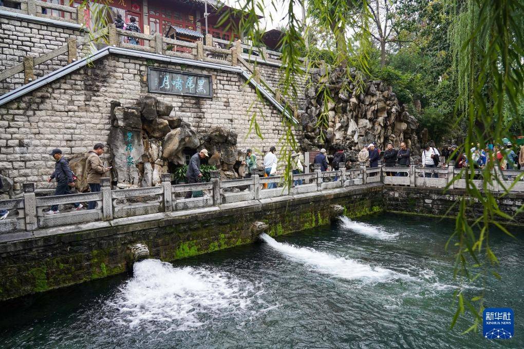 山东济南：群泉奔涌