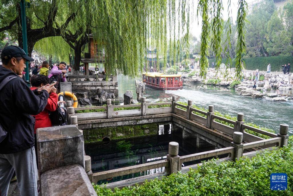 山东济南：群泉奔涌