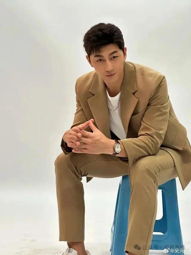 35岁男演员景区当NPC上热搜