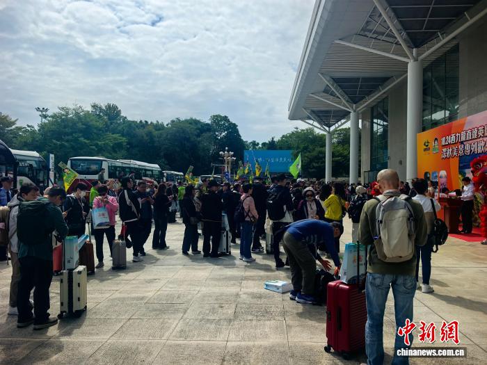 500余名香港游客在清远英德开启秋日之旅