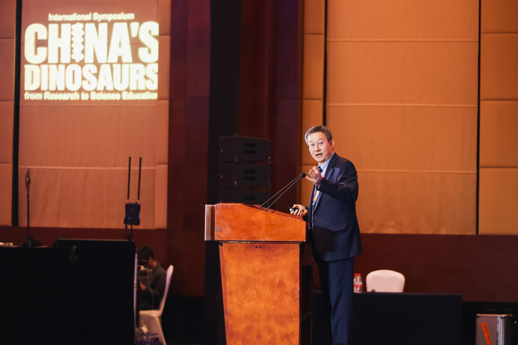 恐龙能从“复原”走向“复活”吗？