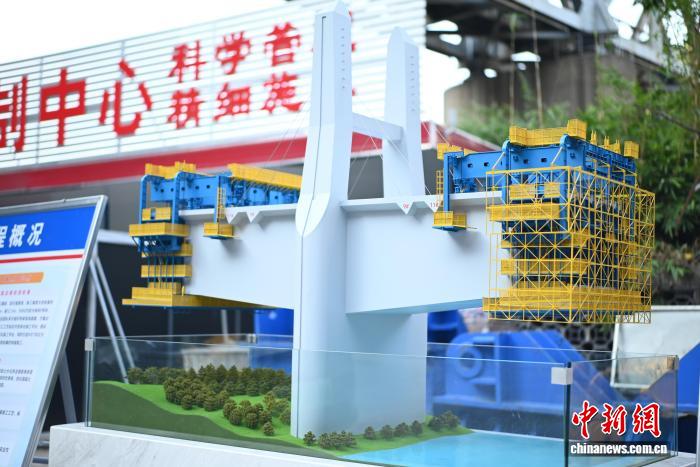 高铁建设者重庆山区“造桥记”