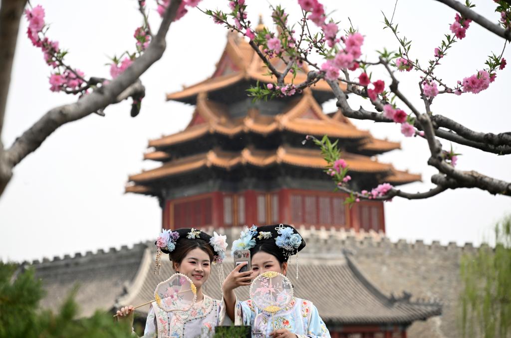 他用十余万张照片“对话”百年故宫