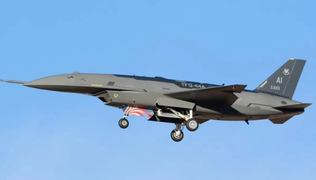 美最新无人战斗机试飞