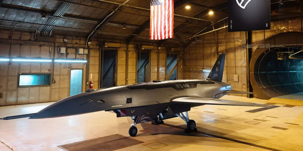 美最新无人战斗机试飞