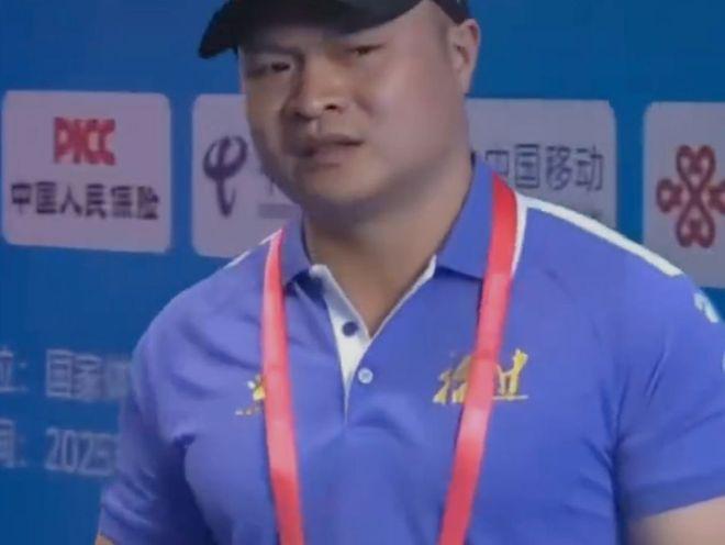 19 岁举重女选手被 172 斤杠铃砸中