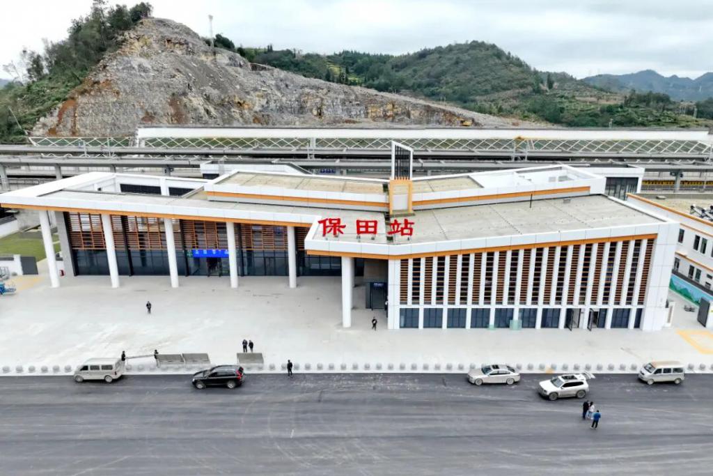 贵州，“市市通高铁”一步之遥