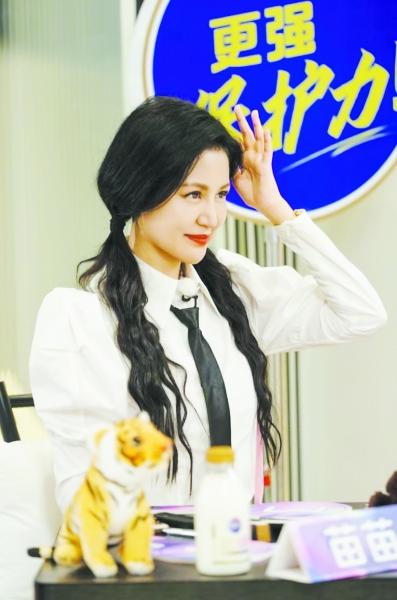 鲍蕾：爱，是这一切背后的底色