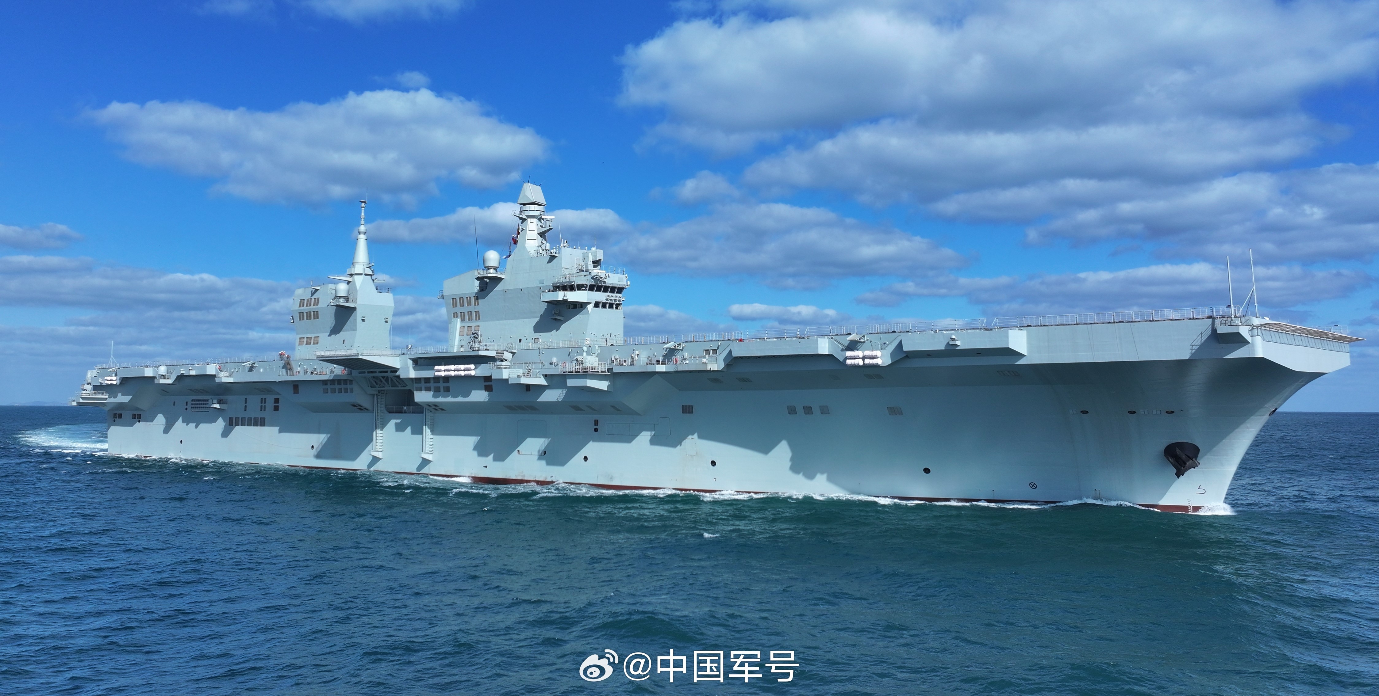 四川舰首次航行试验完成