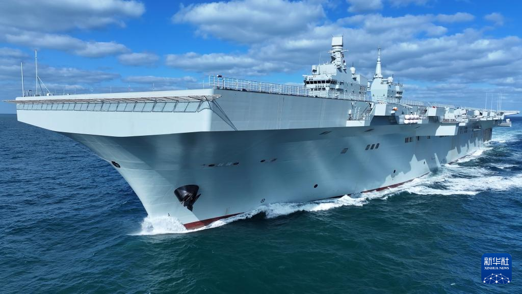 海军四川舰顺利完成首次航行试验