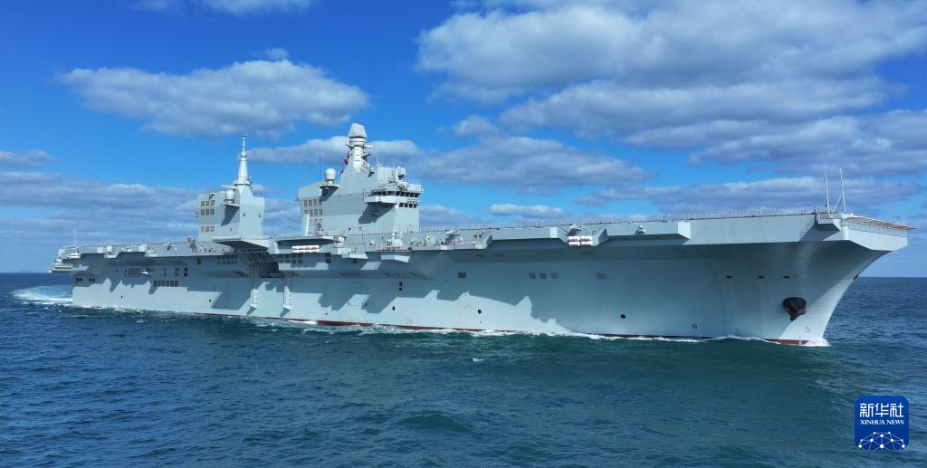 海军四川舰顺利完成首次航行试验