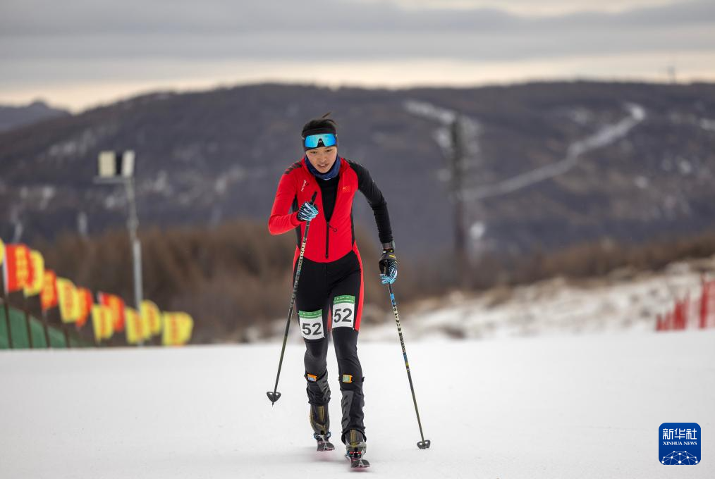 滑雪登山——2025年全国挑战赛在崇礼举行