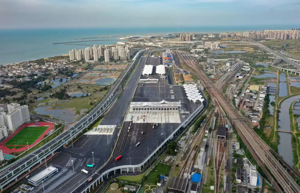 海阔千帆竞 潮涌自贸港