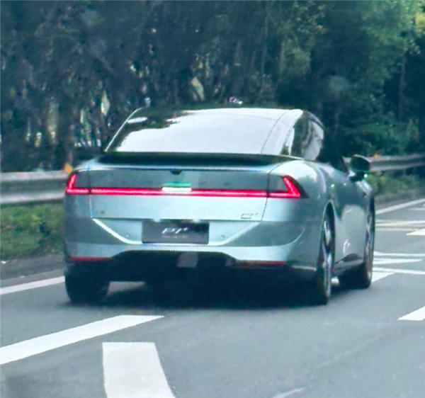 小鹏P7+增程版实车图流出